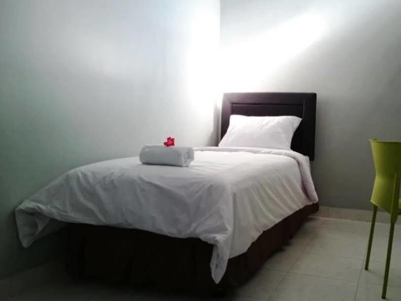 Reddoorz Plus @ Hotel Star 88 Tugu Ngoại thất bức ảnh