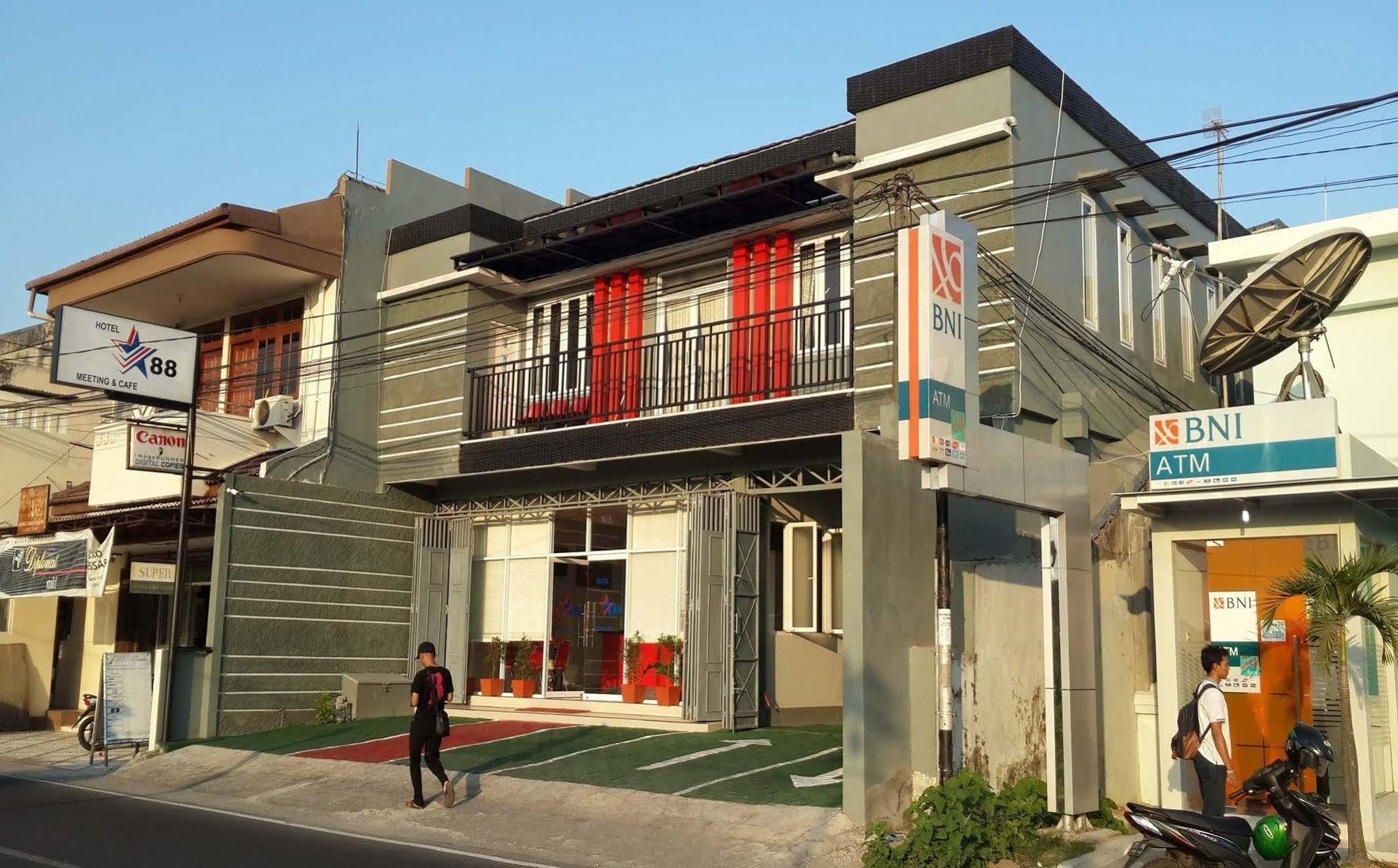 Reddoorz Plus @ Hotel Star 88 Tugu Ngoại thất bức ảnh