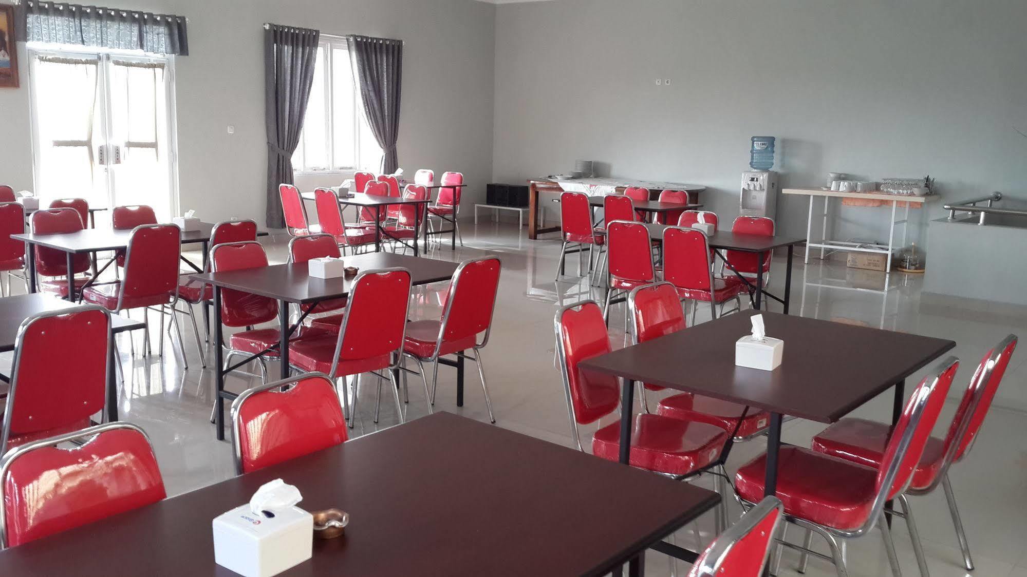 Reddoorz Plus @ Hotel Star 88 Tugu Ngoại thất bức ảnh